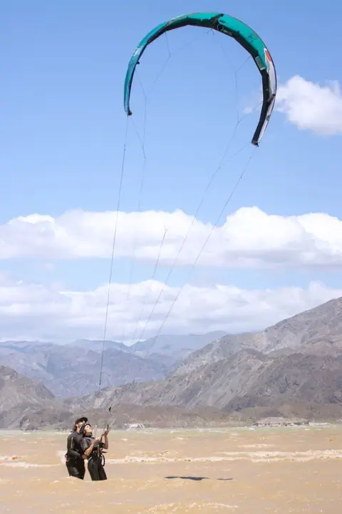 Práctica de vuelo de kite en tierra