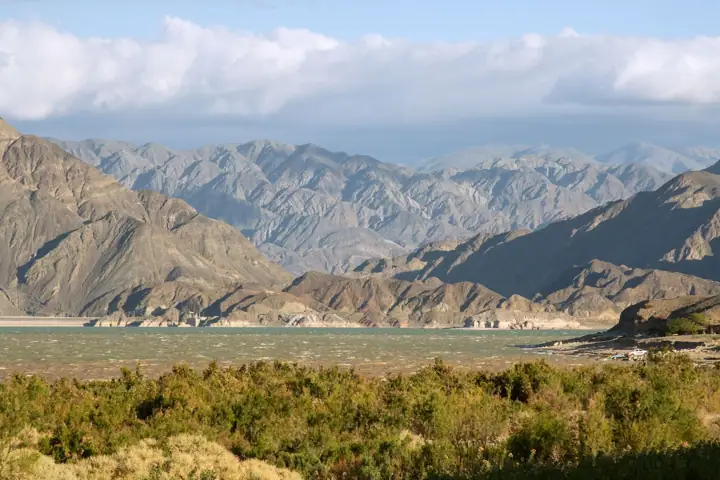 Vista del valle desde el camino al embalse